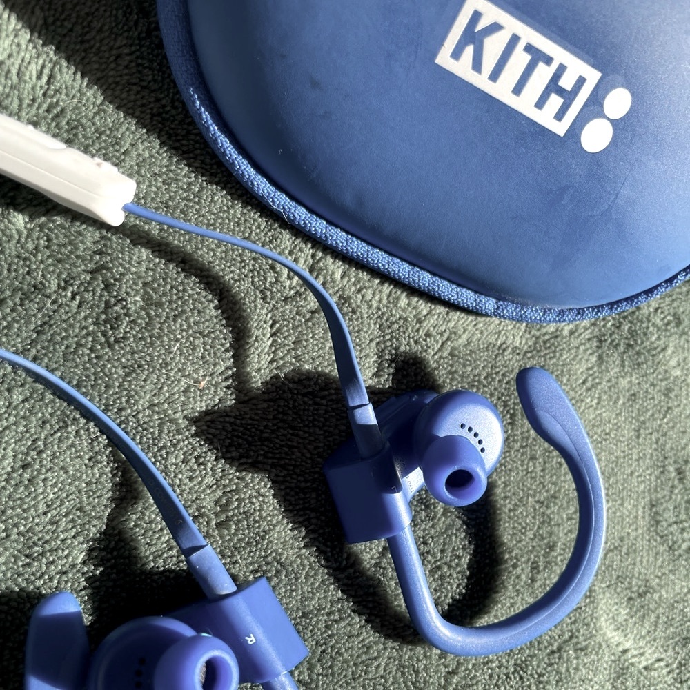 Powerbeats2 Wireless Earphones